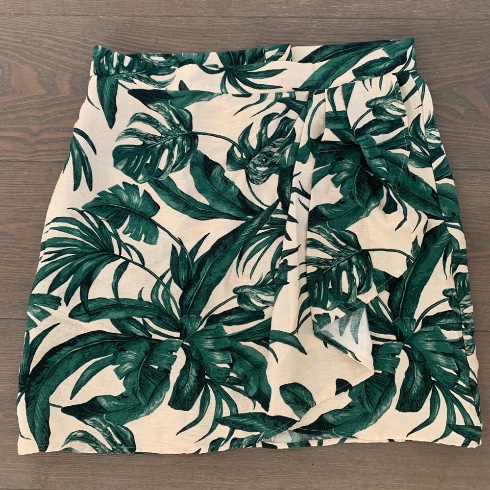 Super cute linen leaf skirt!